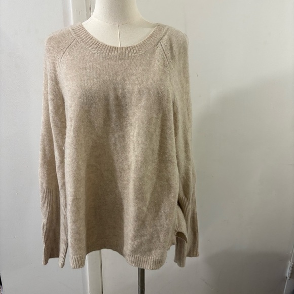 Saks Fifth Avenue 100% Cashmere Sweater Cold Shoulder Cream Beige Pullover Sz L - Picture 1 of 13